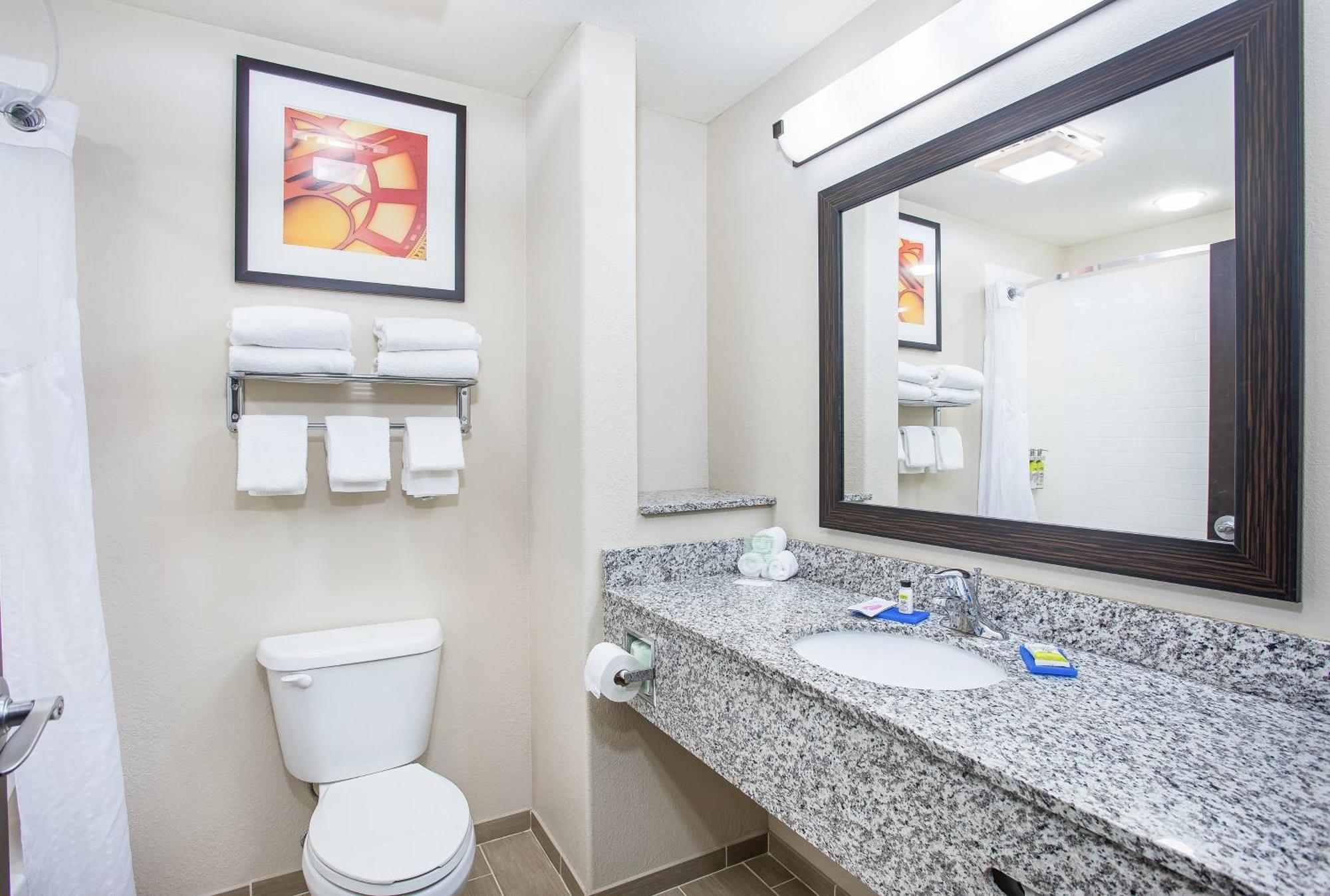 Holiday Inn Express Hotel & Suites Glasgow By Ihg Buitenkant foto
