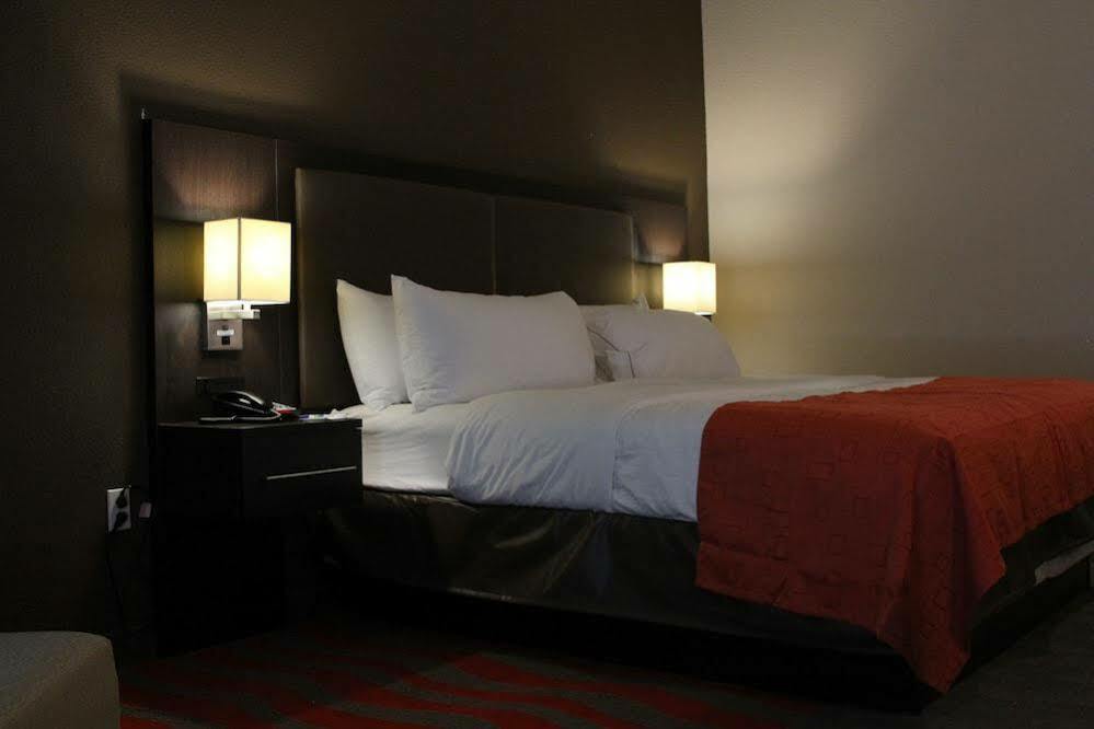 Holiday Inn Express Hotel & Suites Glasgow By Ihg Buitenkant foto